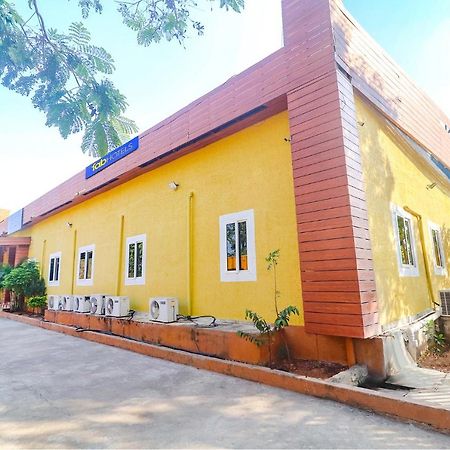Fabexpress Airport Stay Inn - Nr Hyderabad International Airport, Shamshabad Экстерьер фото