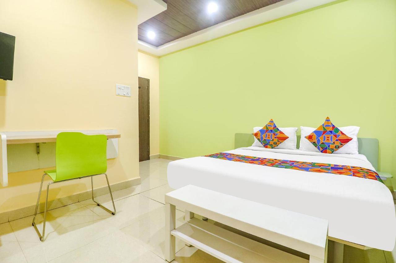 Fabexpress Airport Stay Inn - Nr Hyderabad International Airport, Shamshabad Экстерьер фото